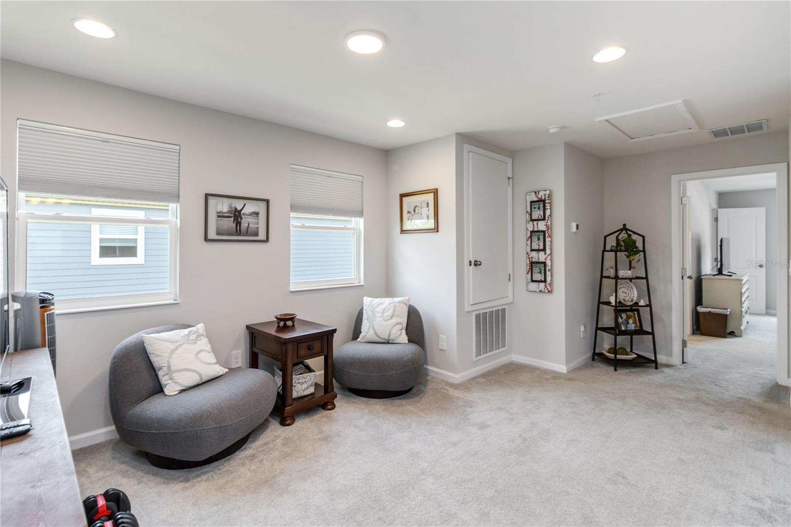 TOWNS AT LAKE MONROE COMMONS - Residential