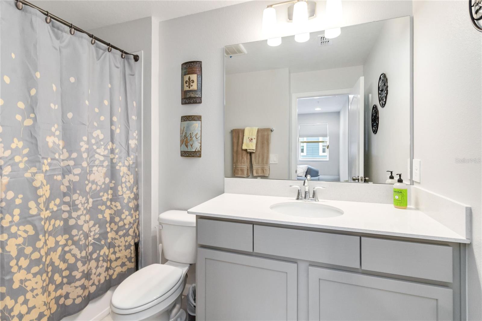 TOWNS AT LAKE MONROE COMMONS - Residential