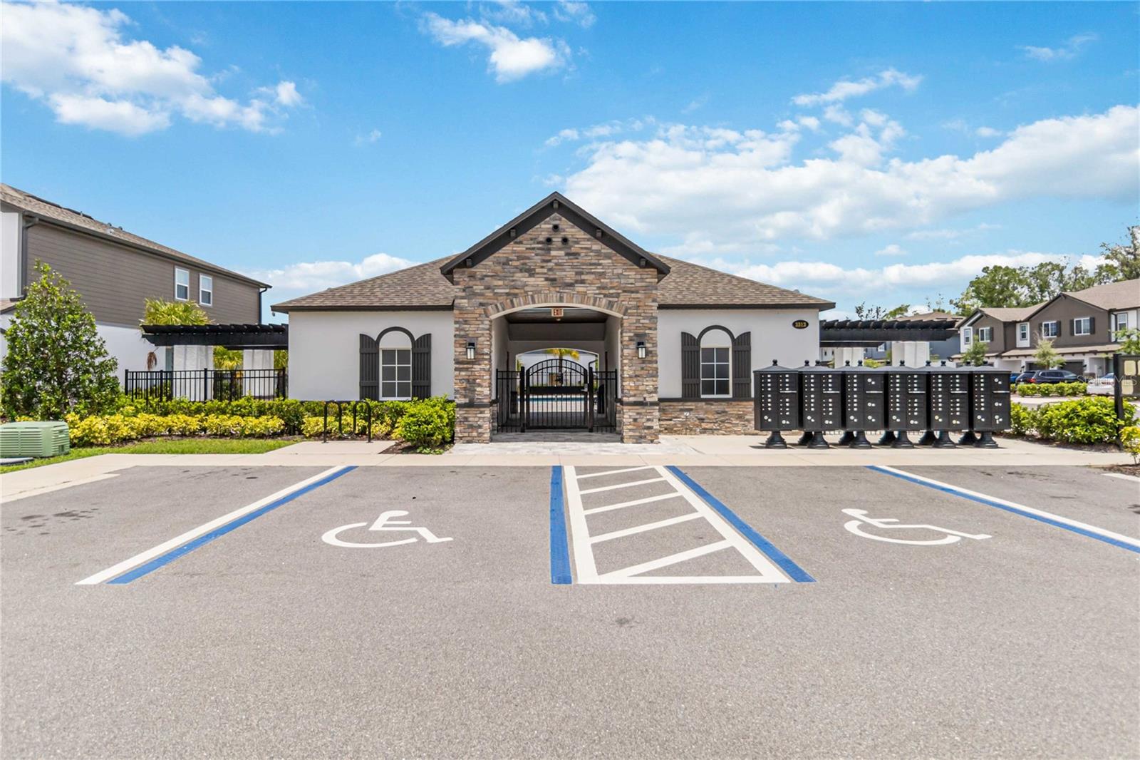 TOWNS AT LAKE MONROE COMMONS - Residential