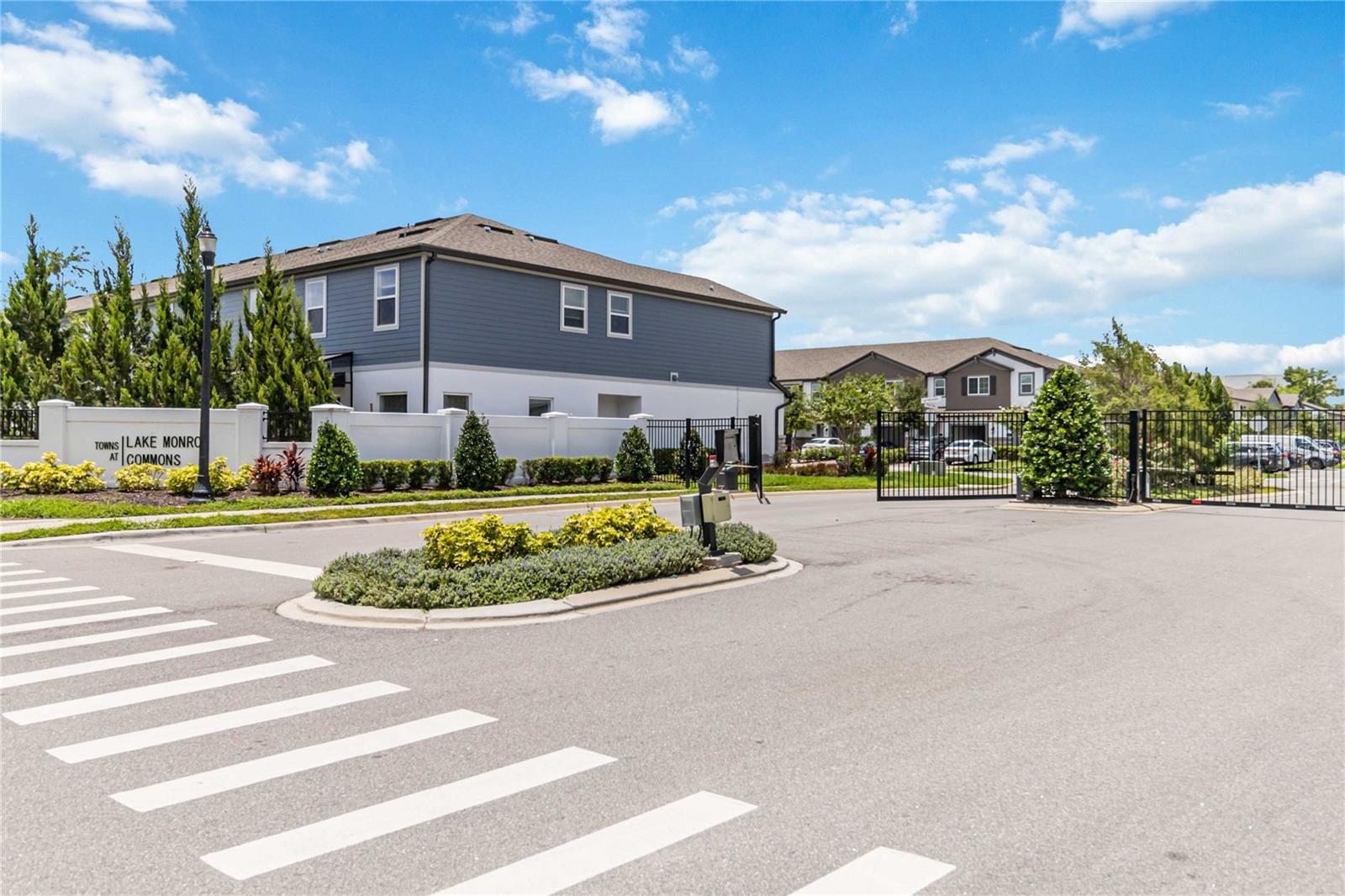 TOWNS AT LAKE MONROE COMMONS - Residential