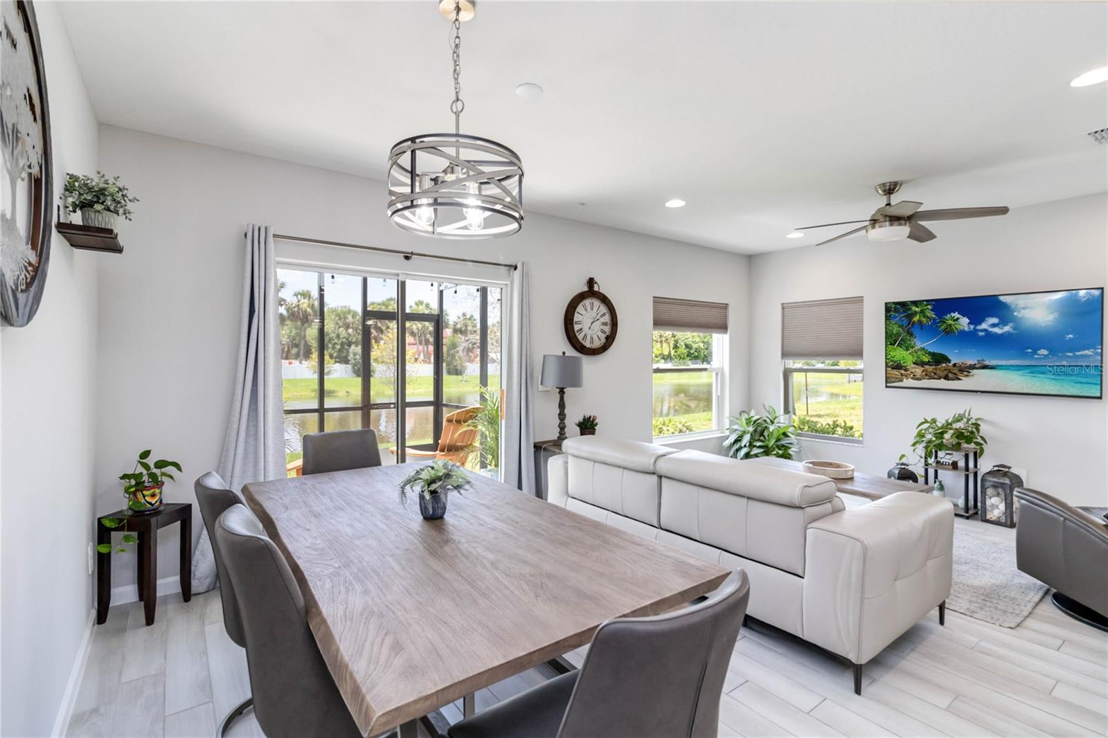 TOWNS AT LAKE MONROE COMMONS - Residential