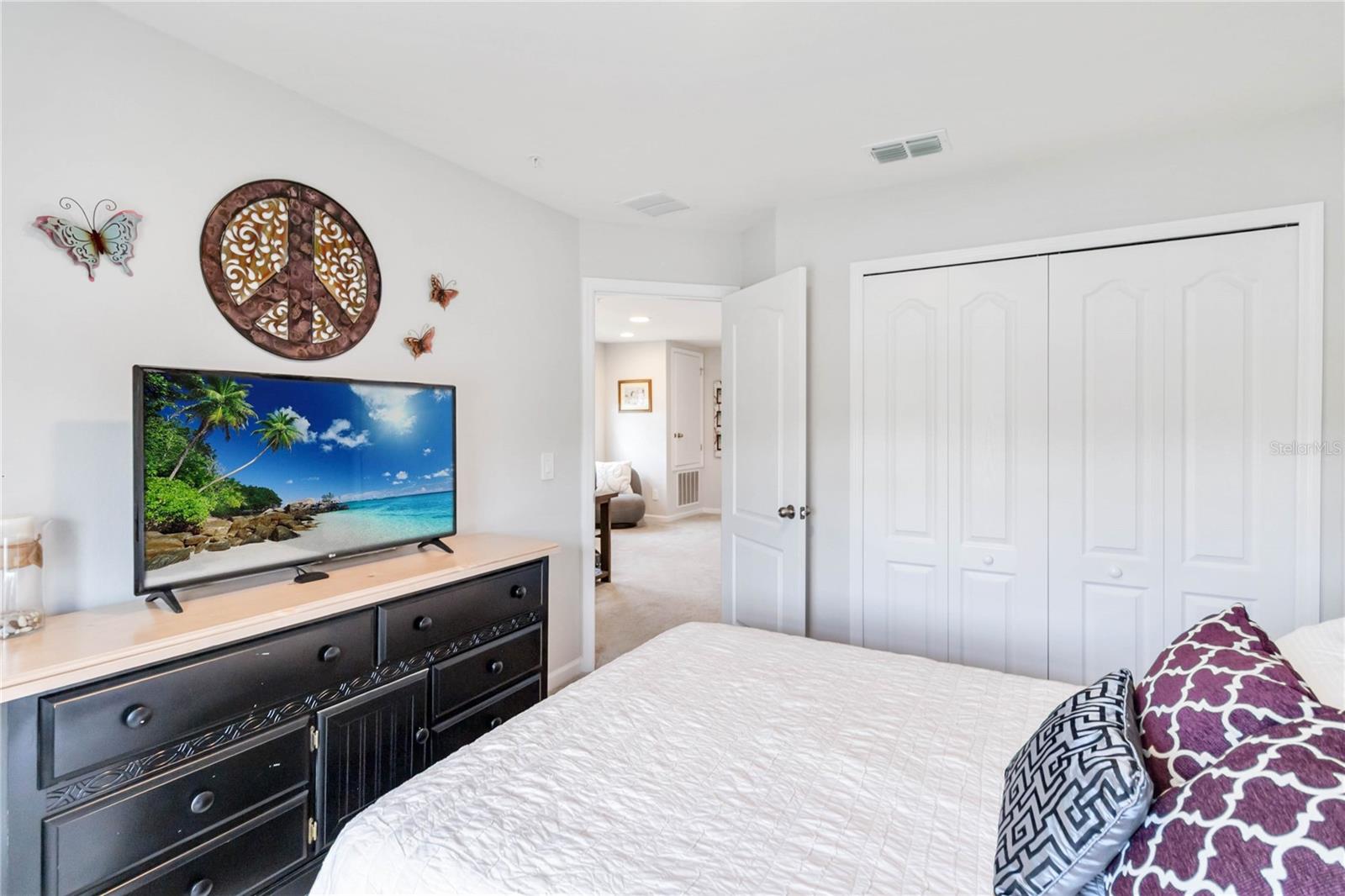 TOWNS AT LAKE MONROE COMMONS - Residential