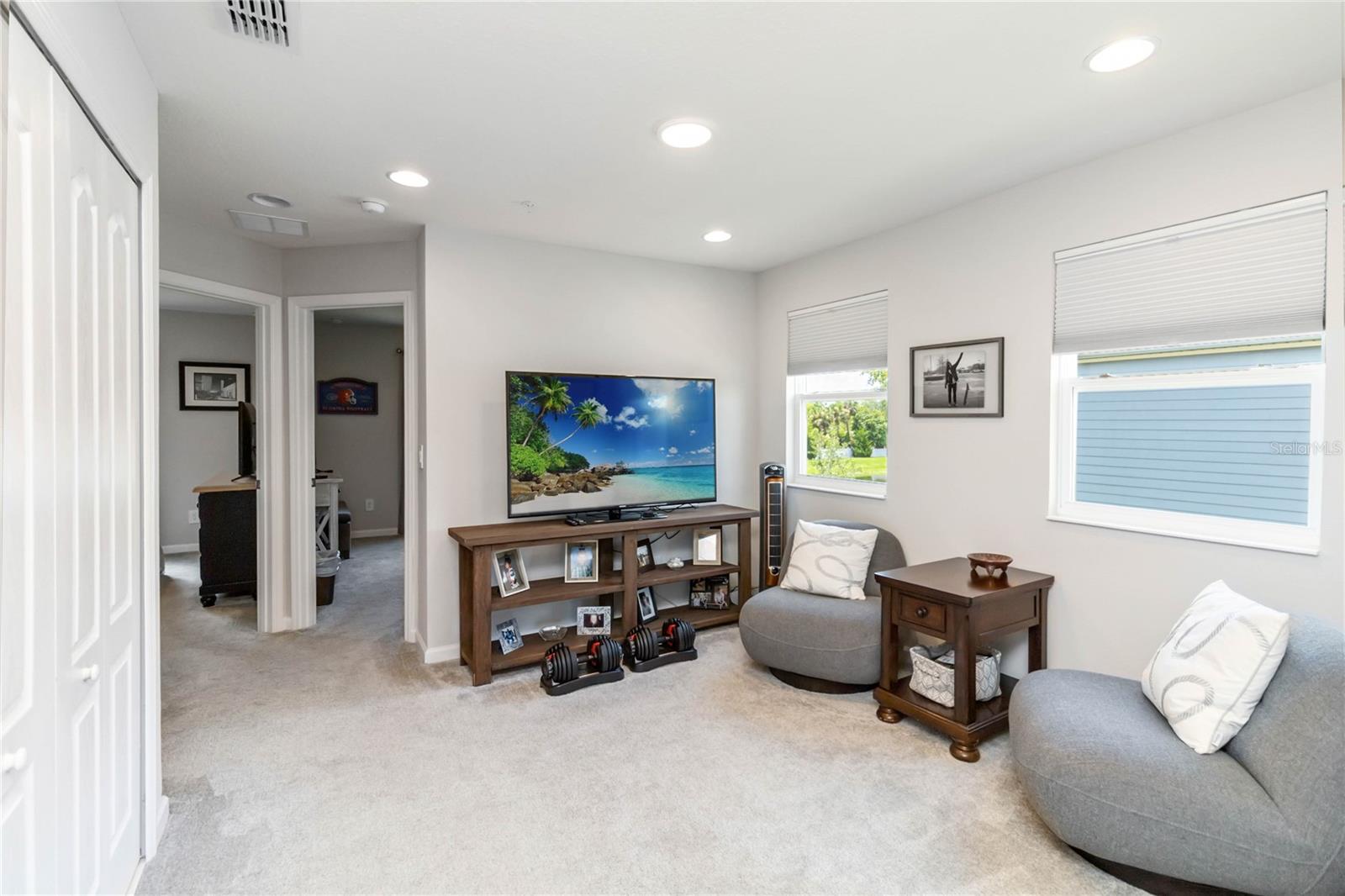 TOWNS AT LAKE MONROE COMMONS - Residential