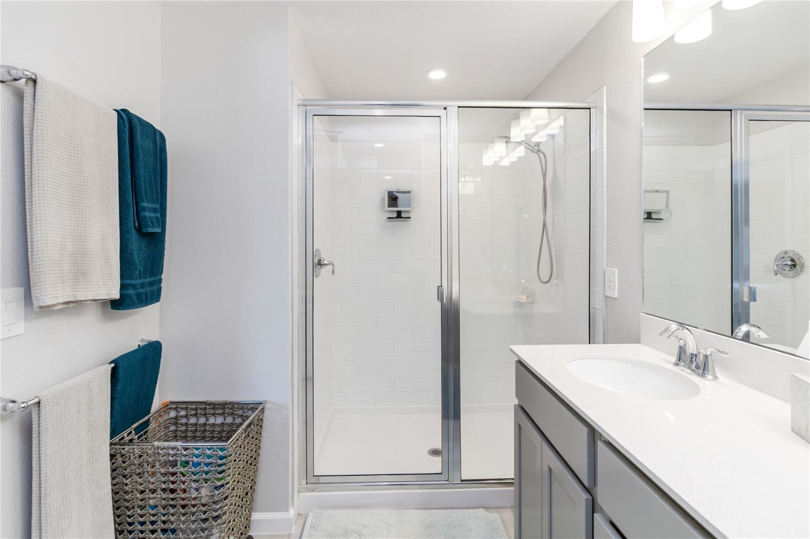 TOWNS AT LAKE MONROE COMMONS - Residential