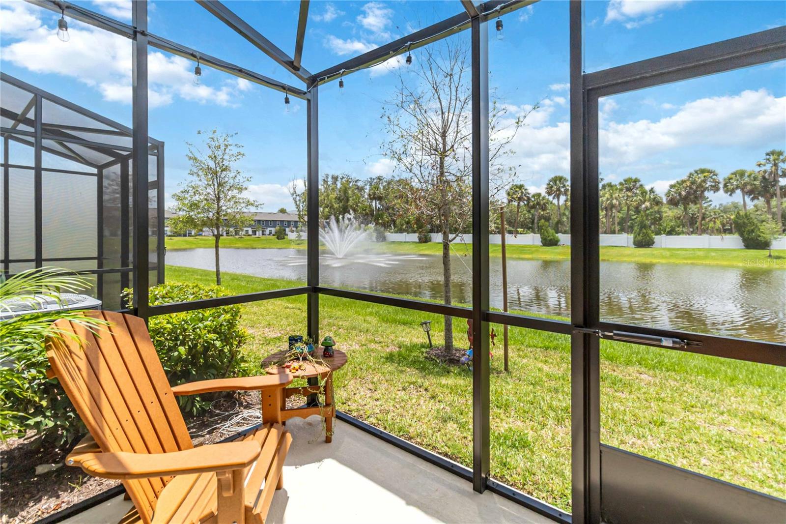 TOWNS AT LAKE MONROE COMMONS - Residential