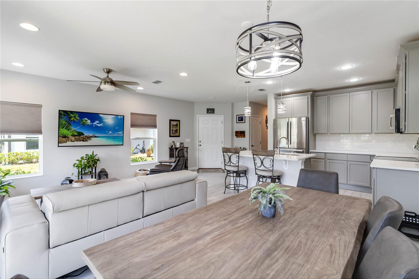 TOWNS AT LAKE MONROE COMMONS - Residential