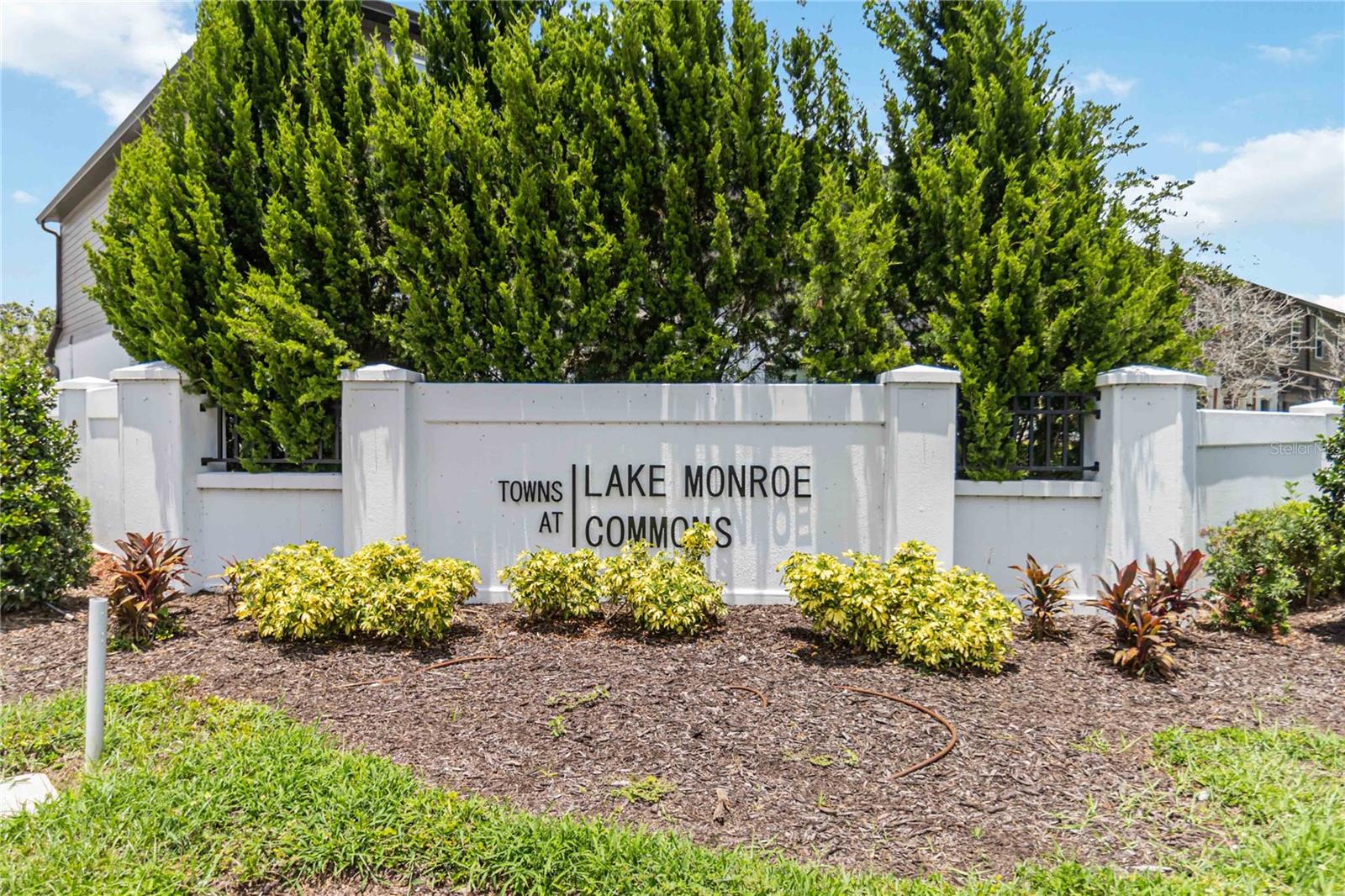 TOWNS AT LAKE MONROE COMMONS - Residential