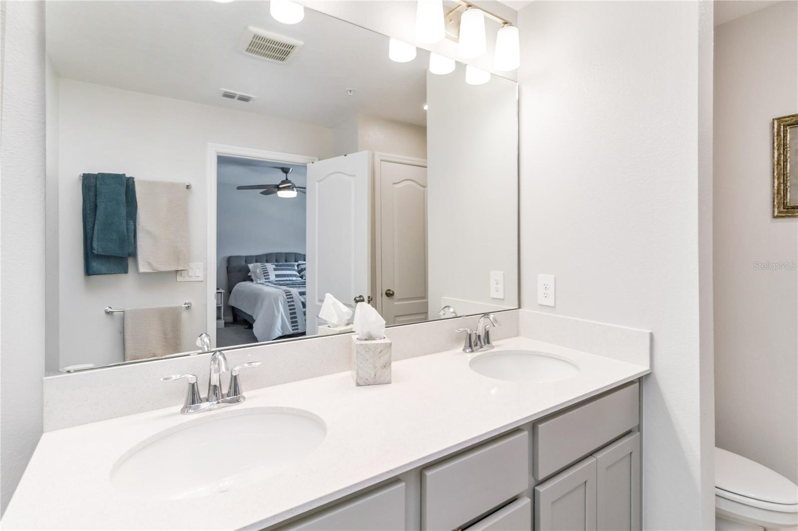 TOWNS AT LAKE MONROE COMMONS - Residential