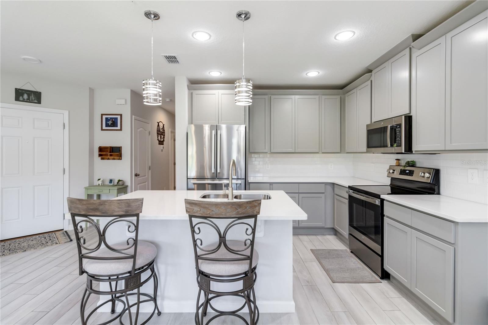 TOWNS AT LAKE MONROE COMMONS - Residential