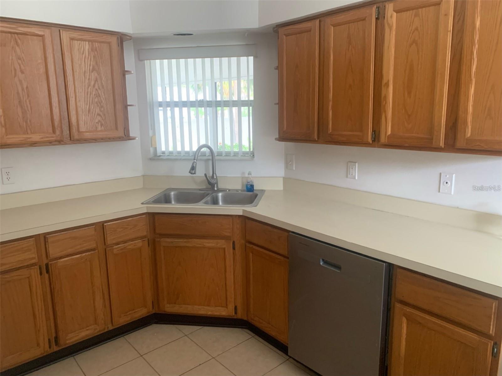 HUNTERS CREEK TR 145 PH 02 - Residential Lease