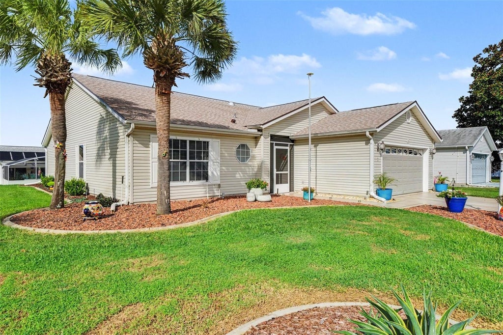 Photo of 4617 Manor View Drive, Leesburg, FL 34748 (MLS # G5117687)