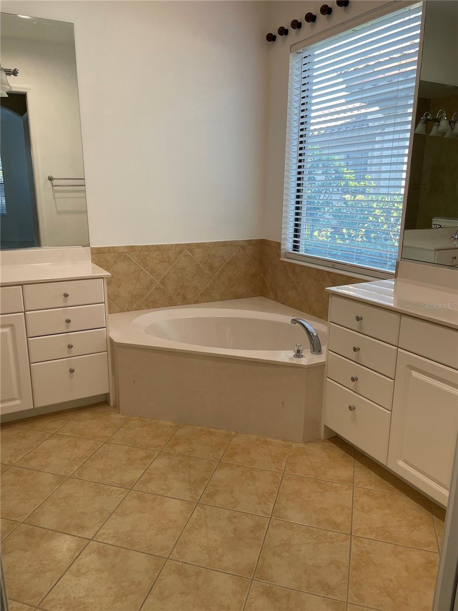 LAKEWOOD RANCH COUNTRY CLUB VILLAGE AA 1&2 - Residential Lease