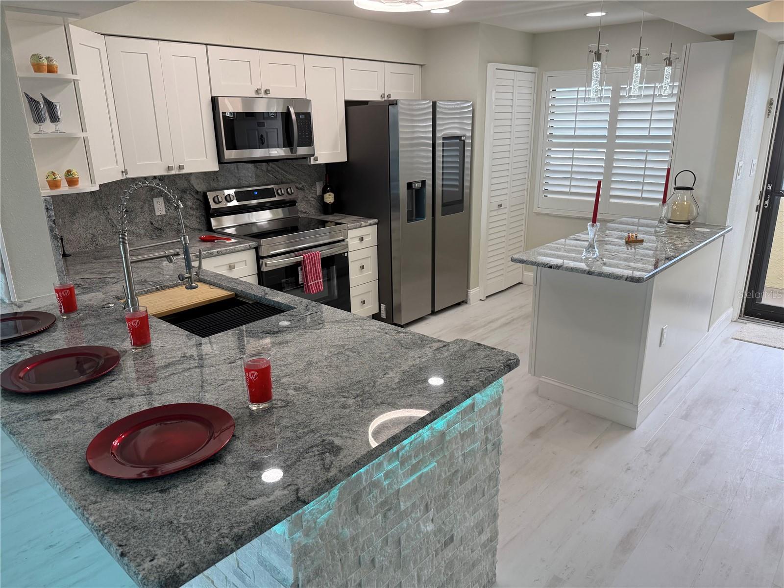 MARINA TOWER A CONDO - Residential