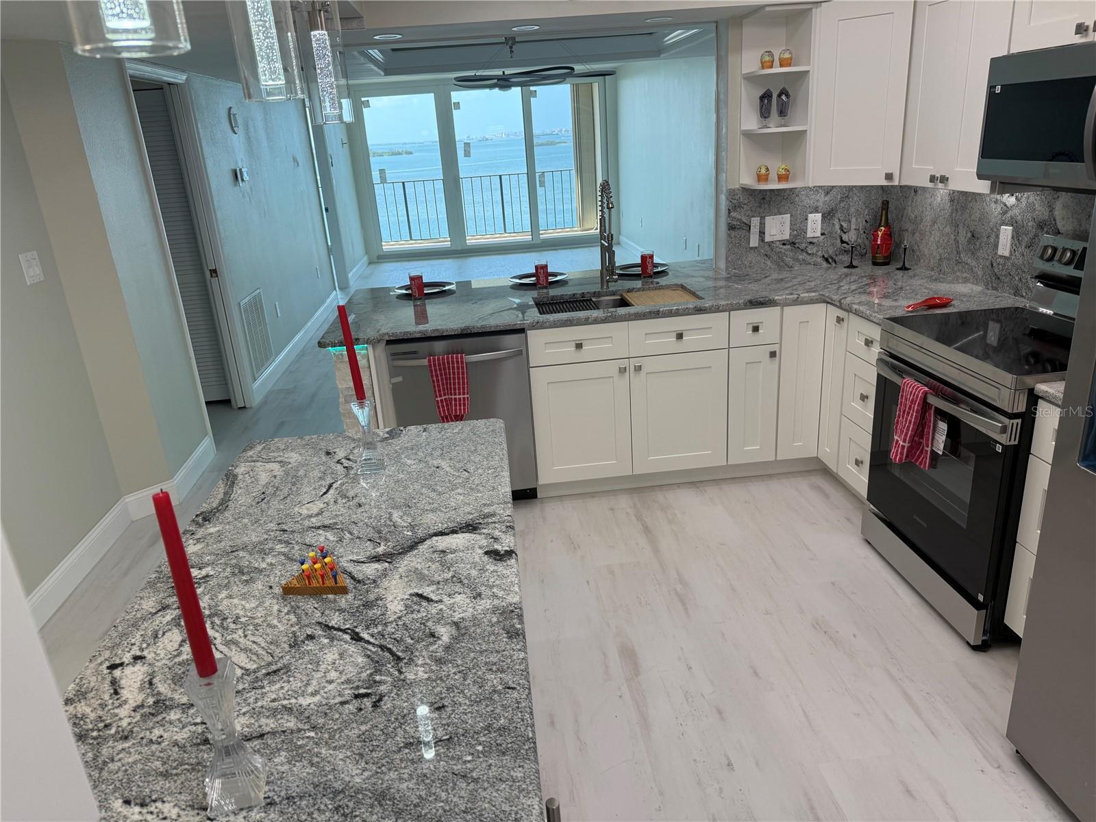 MARINA TOWER A CONDO - Residential