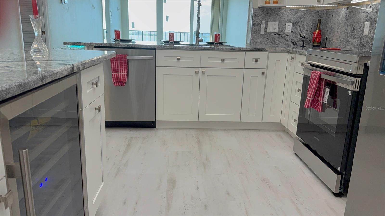 MARINA TOWER A CONDO - Residential