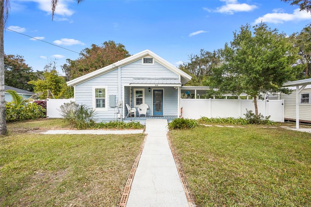 Photo of 274 W Washington Avenue, Lake Helen, FL 32744 (MLS # V4946314)