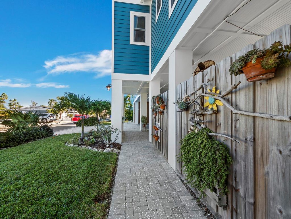 Photo of 758 Saint Judes Drive N, Longboat Key, FL 34228 (MLS # A4680374)