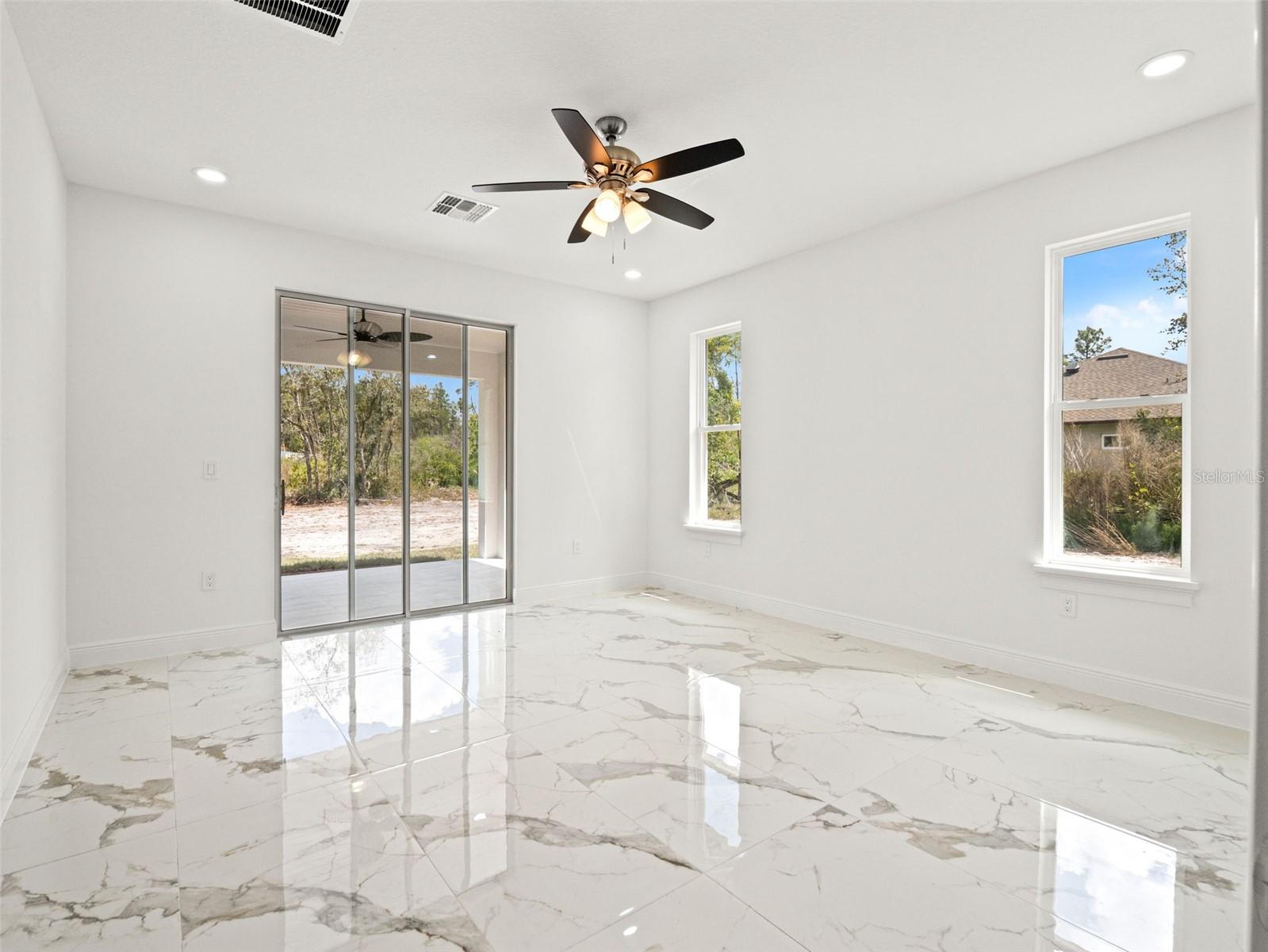 ROYAL TRAILS UNIT 01 - Residential