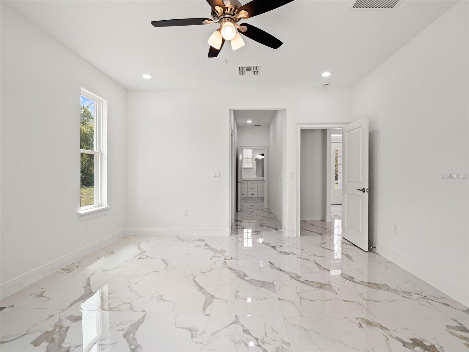 ROYAL TRAILS UNIT 01 - Residential