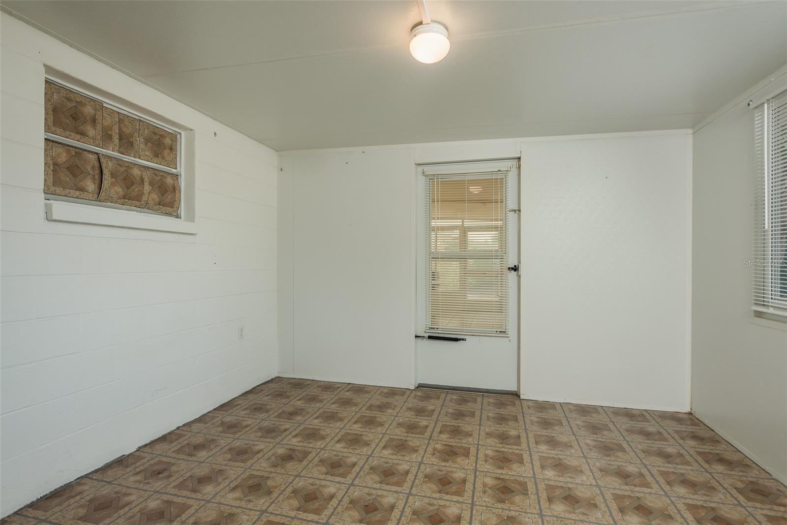 THE LAKES - Residential