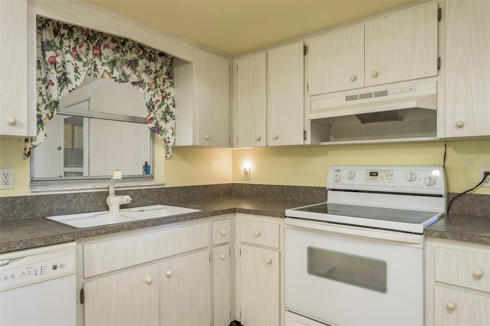 THE LAKES - Residential