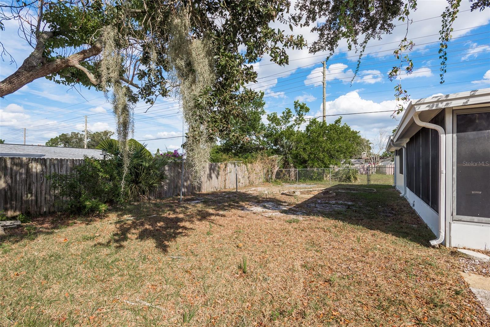 THE LAKES - Residential