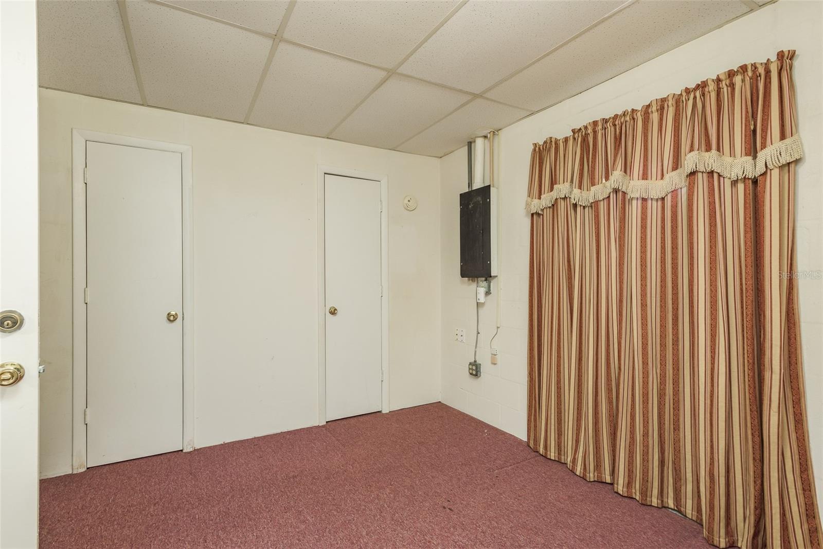 THE LAKES - Residential