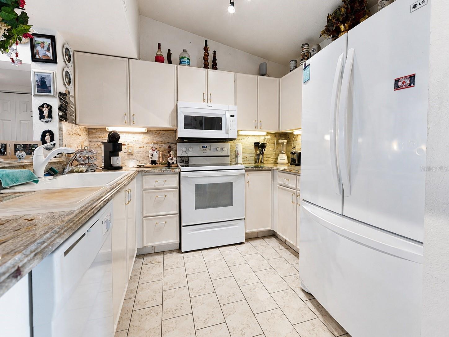 8294 KEY ROYAL CIRCLE 1631