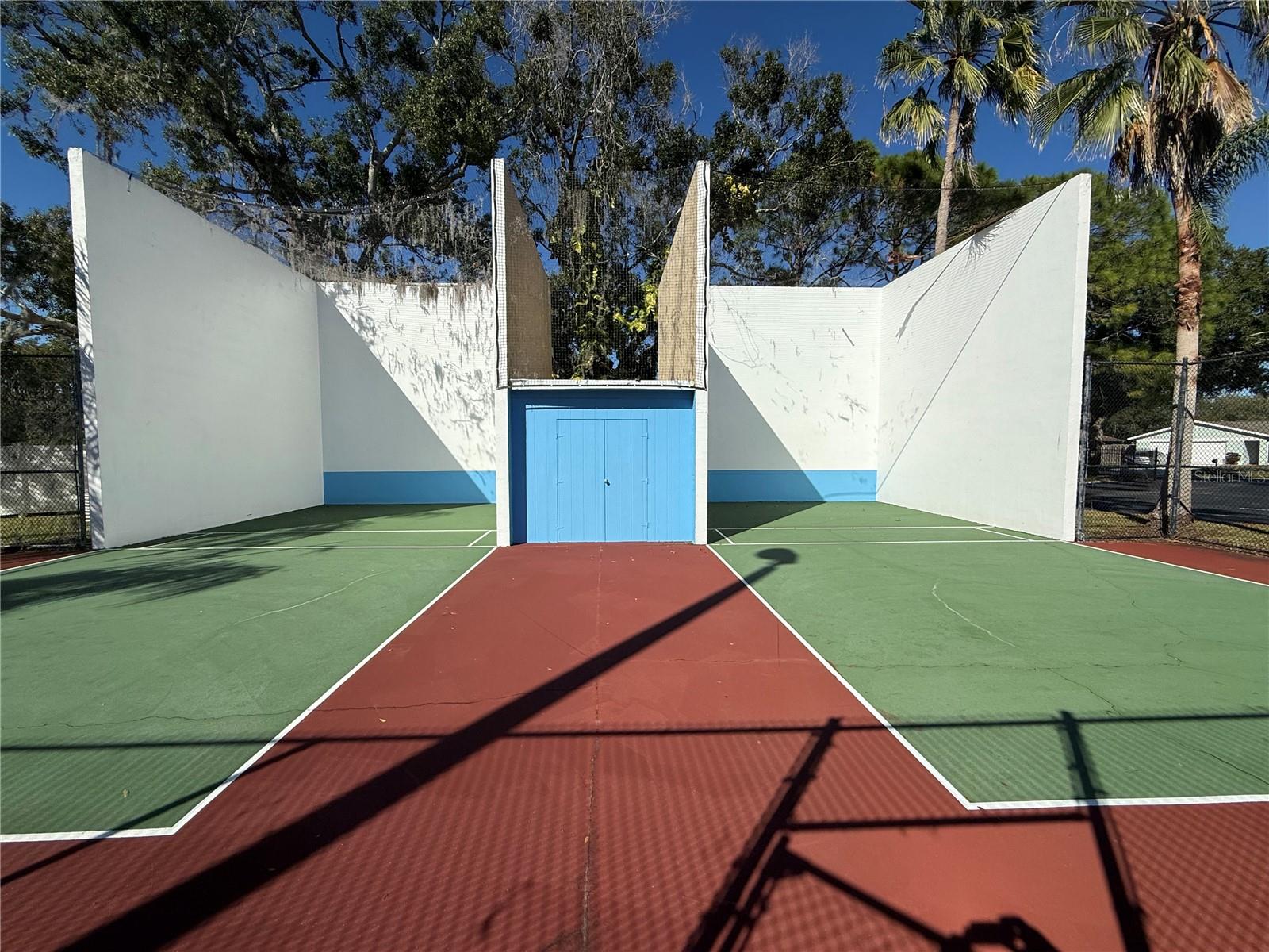 MANORS OF FOREST LAKES THE - Residential Lease