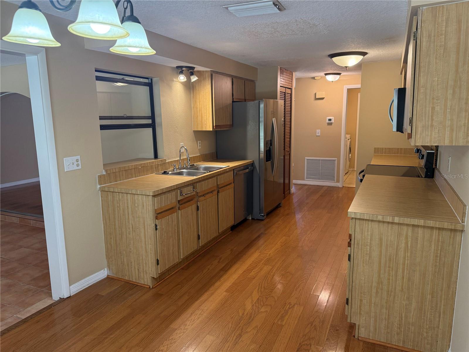 MANORS OF FOREST LAKES THE - Residential Lease