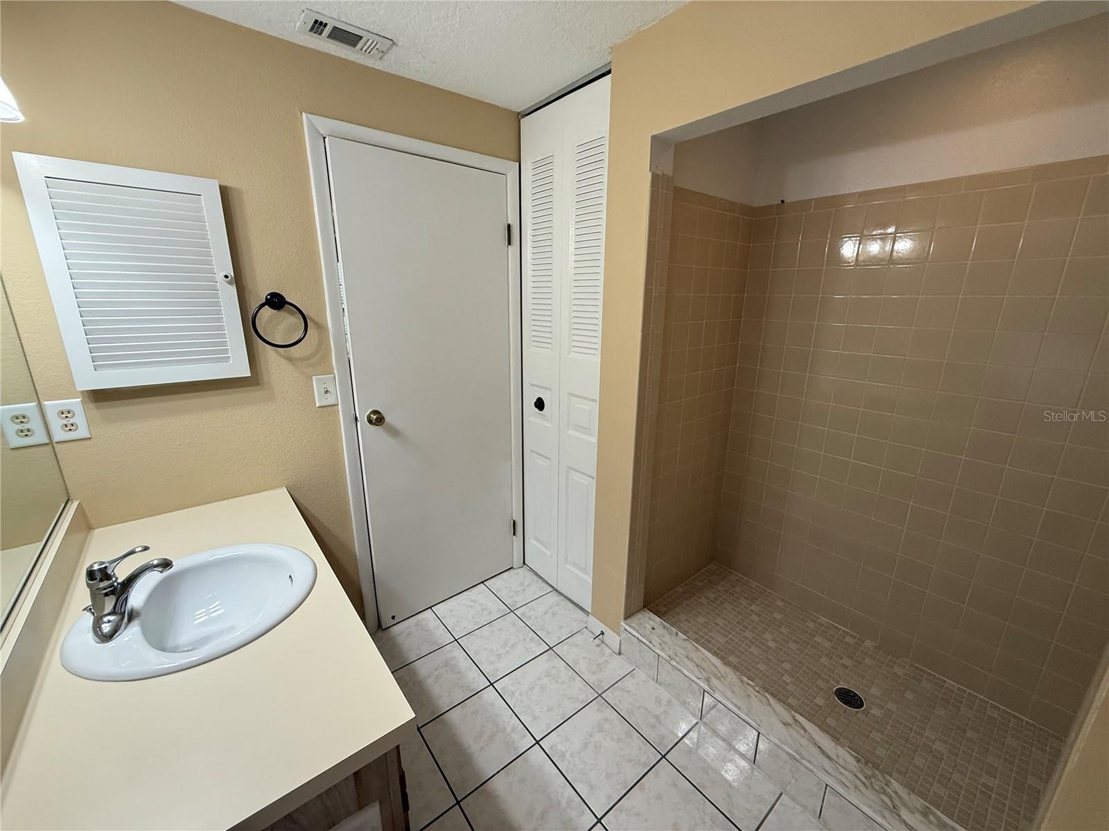 MANORS OF FOREST LAKES THE - Residential Lease