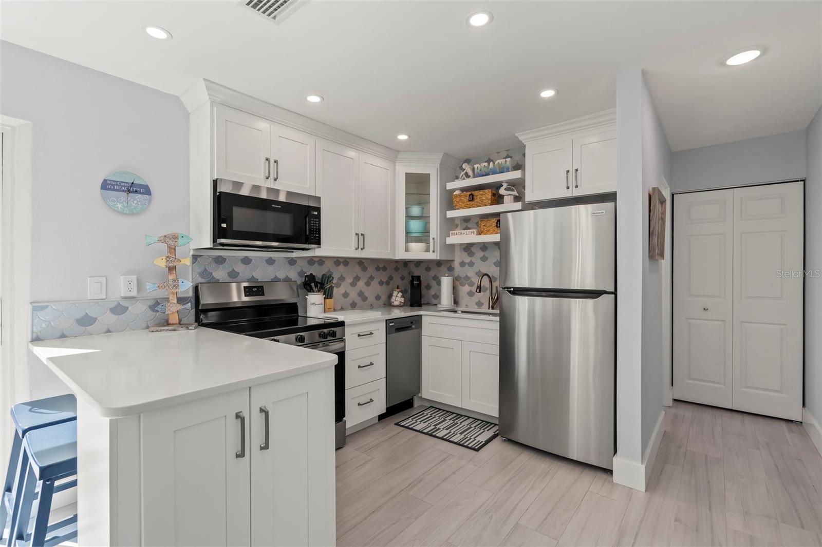 ENGLEWOOD SHORES - Residential Income