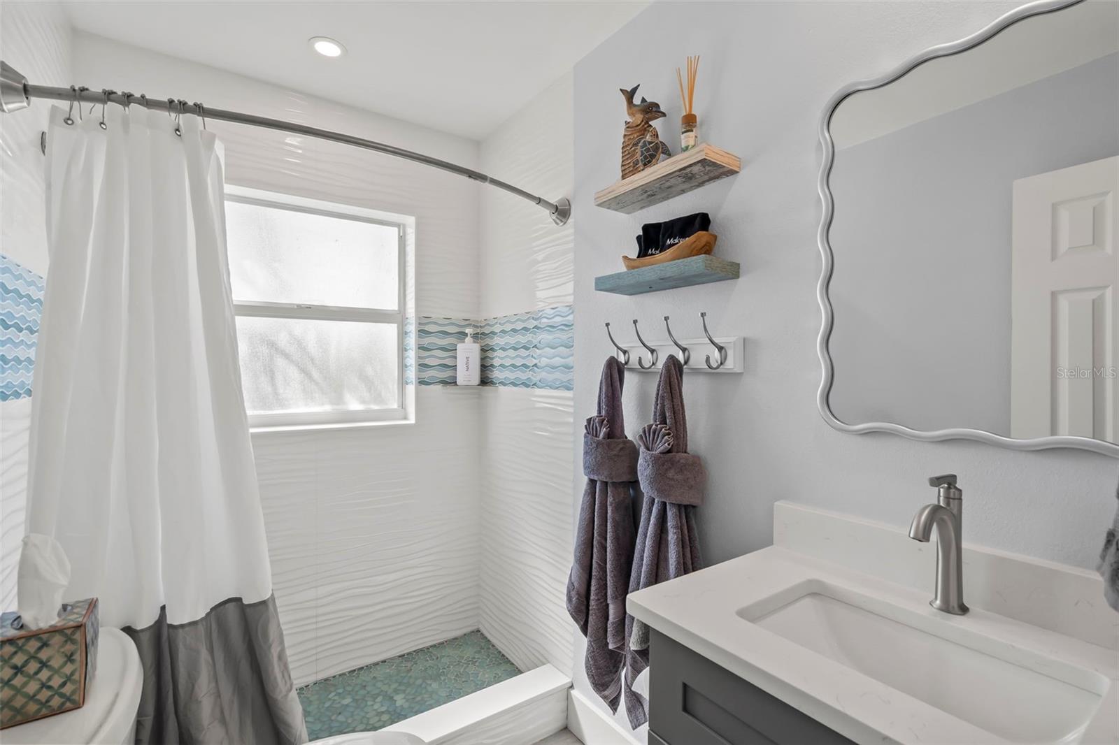 ENGLEWOOD SHORES - Residential Income