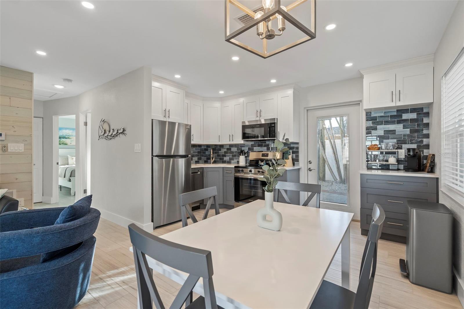 ENGLEWOOD SHORES - Residential Income