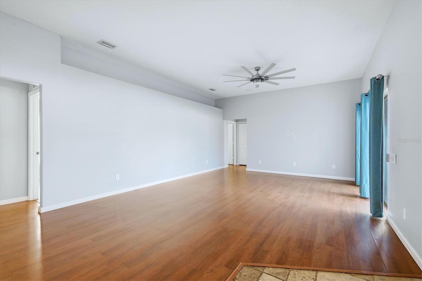 WINDMILL POINTE - Residential