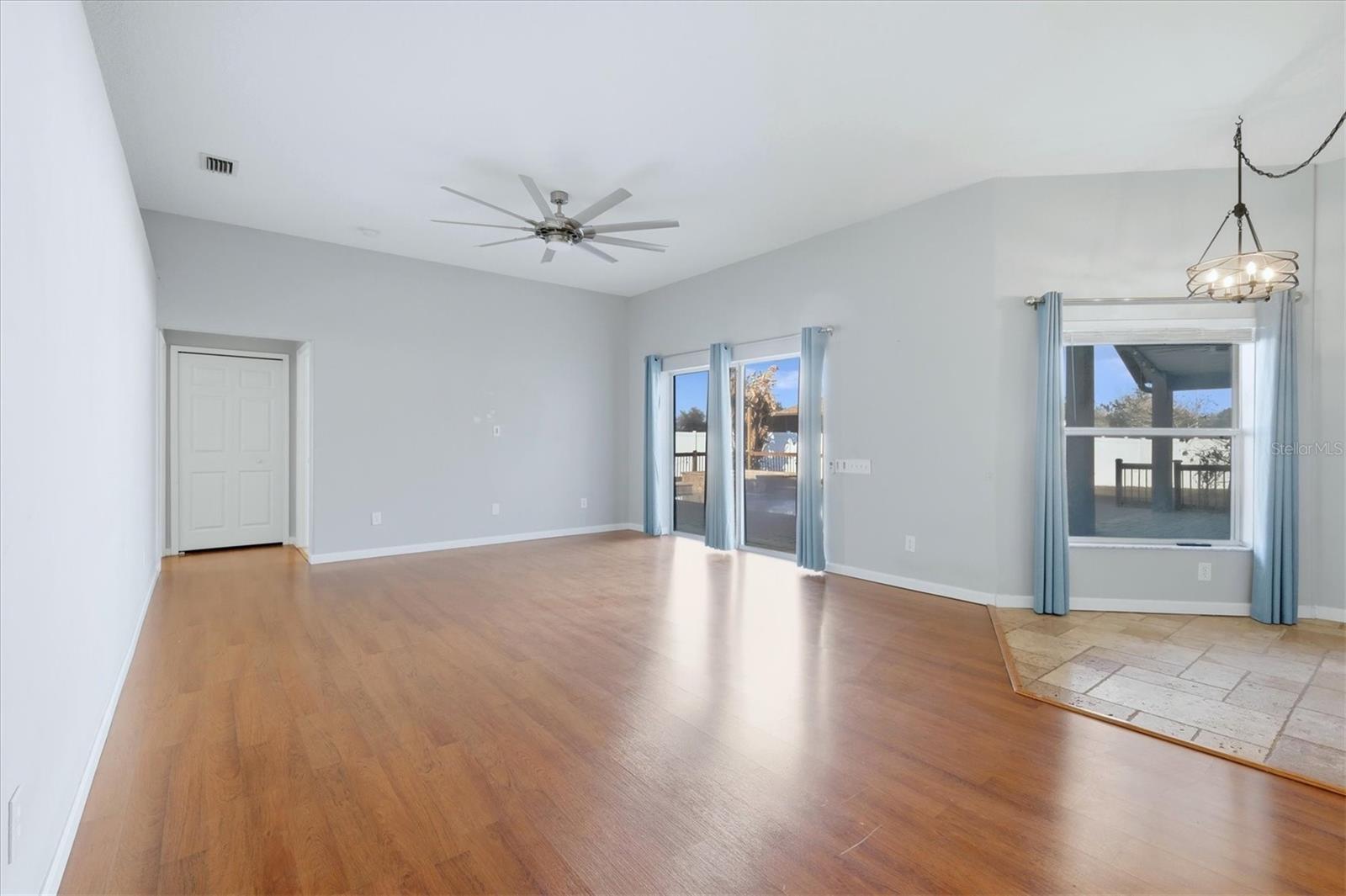 WINDMILL POINTE - Residential