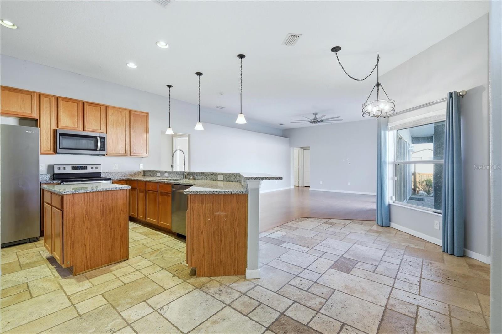 WINDMILL POINTE - Residential