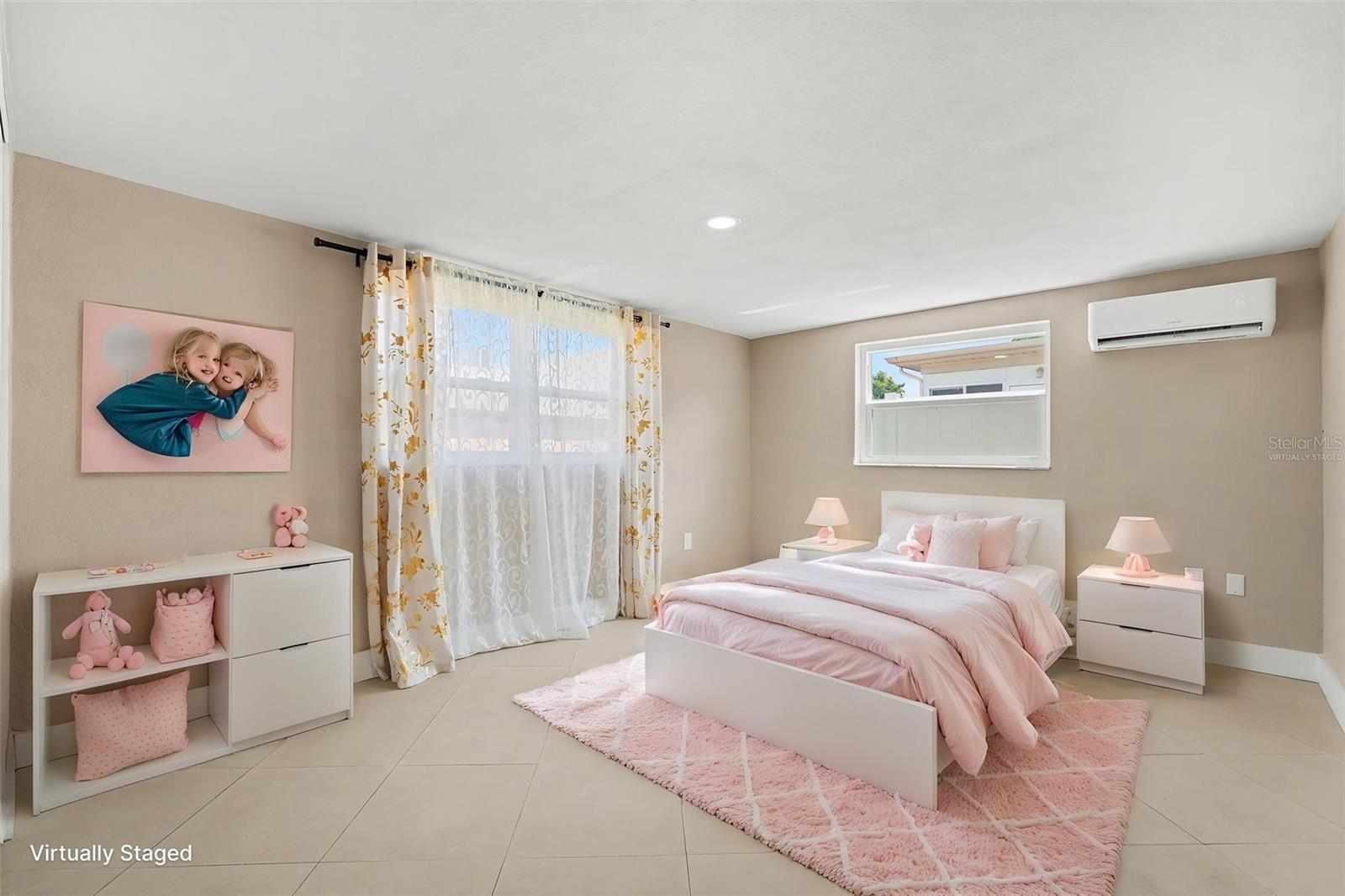 COLONIAL HILLS - Residential