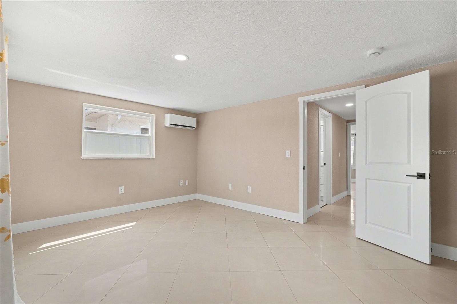 COLONIAL HILLS - Residential