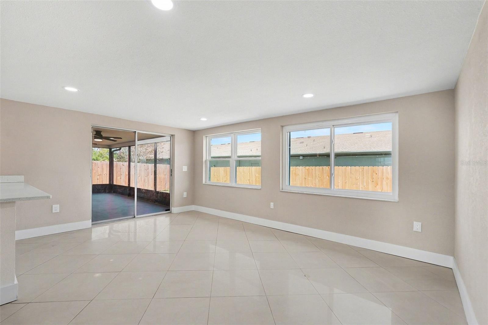 COLONIAL HILLS - Residential