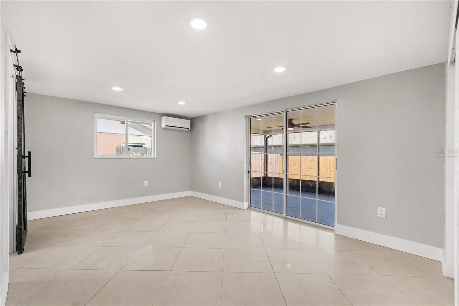 COLONIAL HILLS - Residential