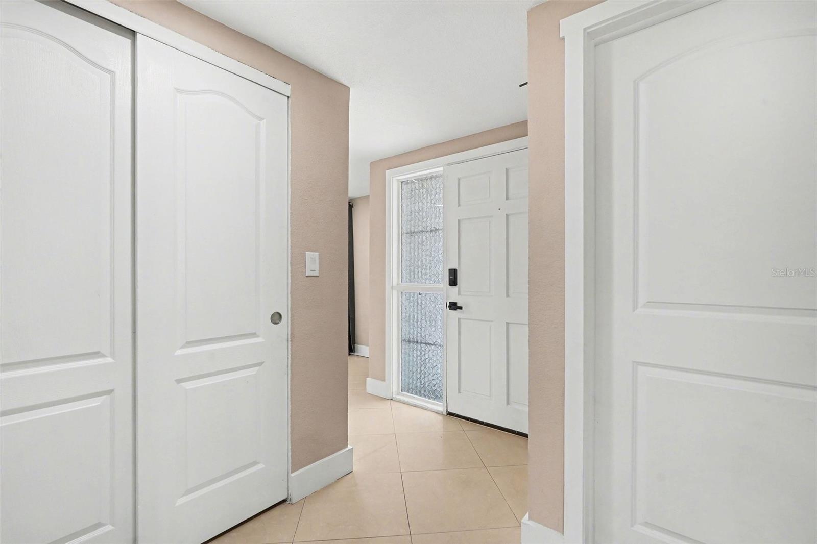 COLONIAL HILLS - Residential