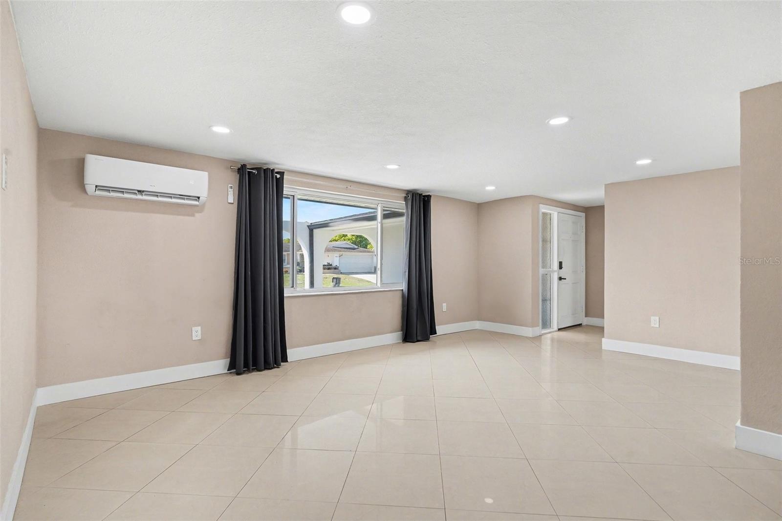 COLONIAL HILLS - Residential