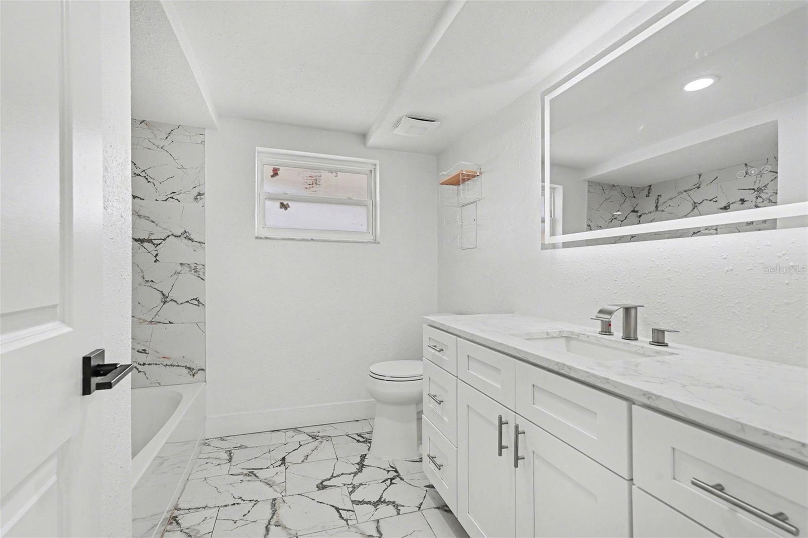 COLONIAL HILLS - Residential