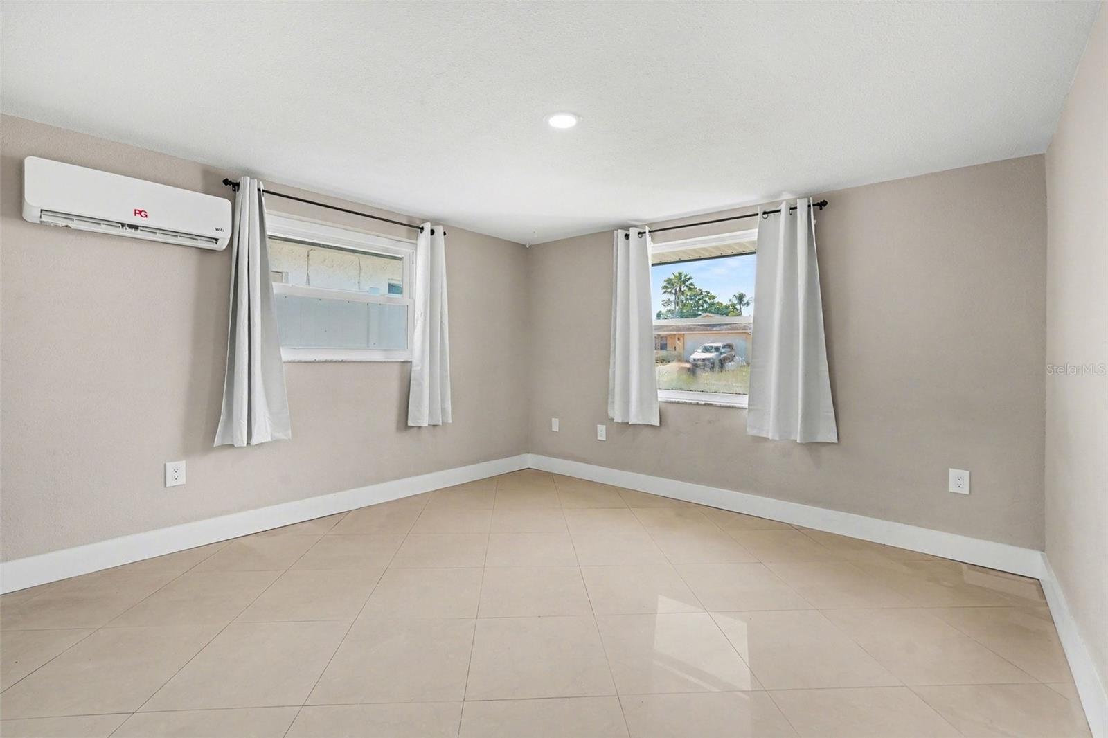 COLONIAL HILLS - Residential