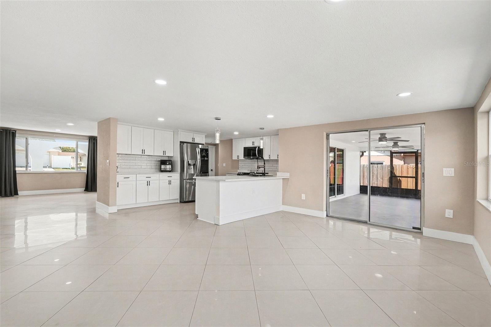 COLONIAL HILLS - Residential