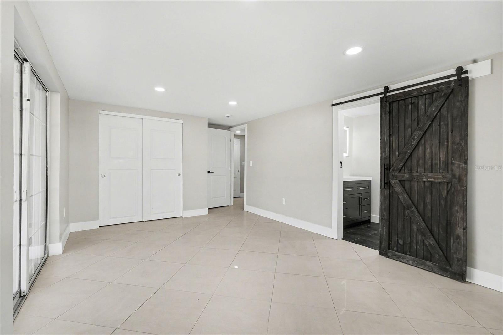 COLONIAL HILLS - Residential