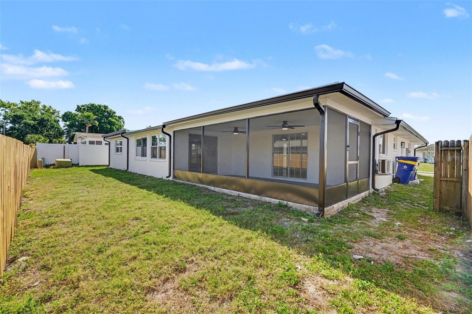 COLONIAL HILLS - Residential