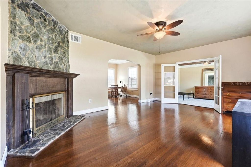 Photo of 624 Avenue A NE, Winter Haven, FL 33881 (MLS # L4960120)