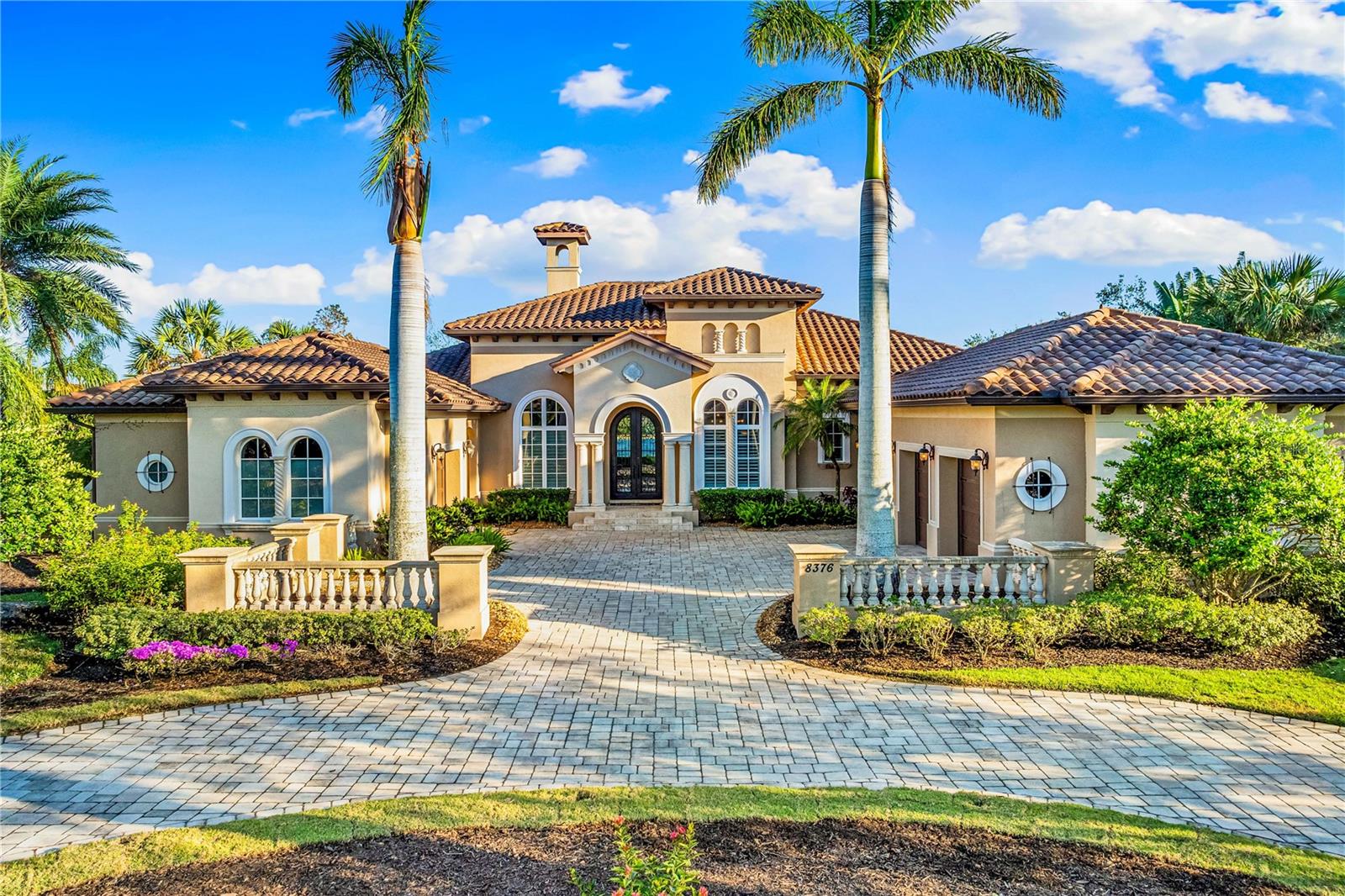 8376 CATAMARAN CIRCLE